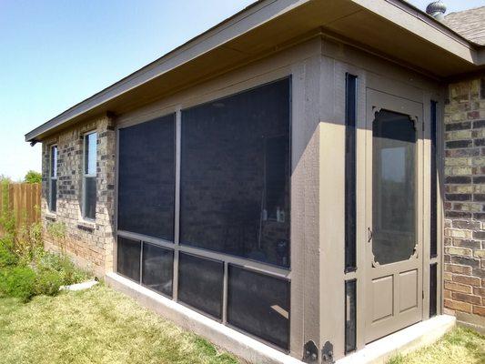 Screen door for outdoor patio install