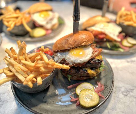 Après Ski Burger. Allen brothers all natural beef patty, Truckee sourdough brioche bun, cheddar cheese, tomato-bacon jam, garlic aioli