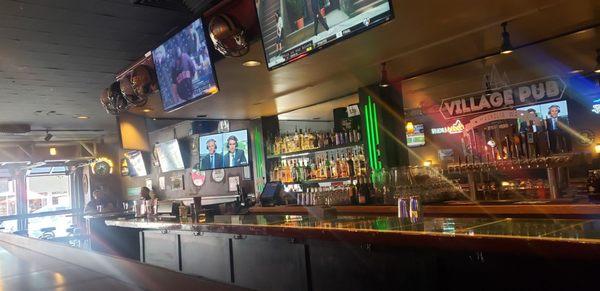 Best sports bar: watch baseball,  golf, Nascar, soccer.  The best.