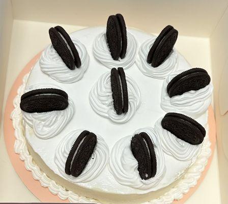 Vanilla Ice Cream Cake with Oreos