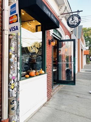 Storefront Oct 2020 - table in doorway- no entry