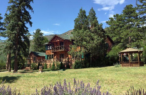 Rocky Mountain Lodge in Cascade, Colorado at Pikes Peak