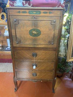 Estate Antiques & Collectibles