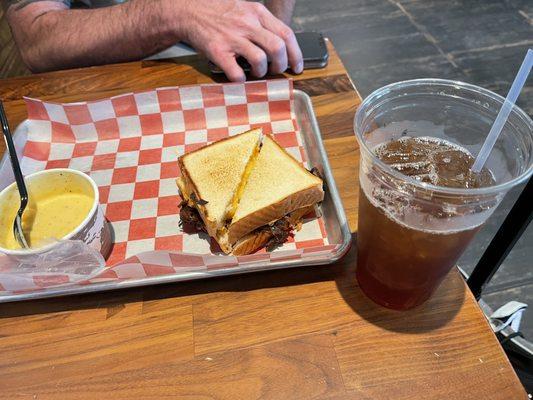 Runny Mac but tastes good, sweet tea, brisket grilled cheese