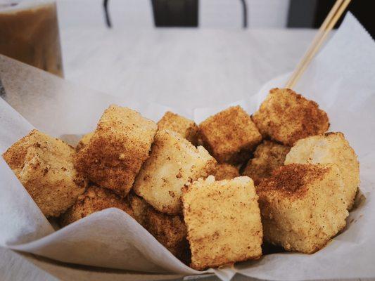 Fried tofu snack, medium spicy