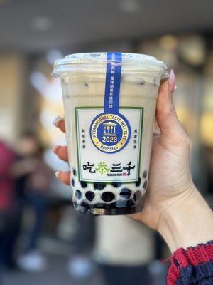 Dong Ding Oolong Tea Latte with boba