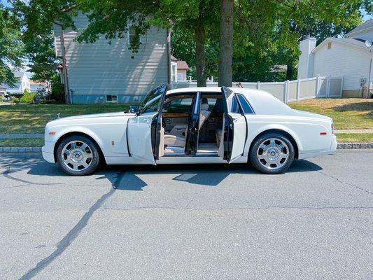 Luxurious Rolls Royce Phantom Limousine