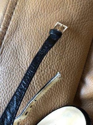 Vinh replaced the elastic strap (that held the buckle) with leather strap!!! AMAZING!