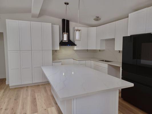 Finished work. Calacatta Da Vinci Quartz and White shaker  kitchen installation