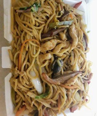 Szechuan Lo Mein with chicken and roast pork