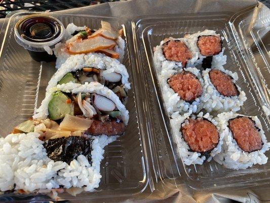 Ikkyu roll ("roll") and spicy tuna roll.