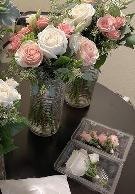 Bridesmaids bouquet with grooms and groomsmen's boutonnières