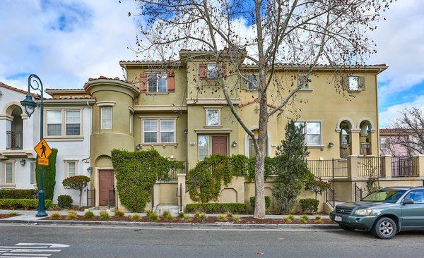 (Townhome) 339 Casselino Dr. San Jose, CA, 3BD/2.5 BTH - 1,810 Sqft. Sold for: $900,000
  (Represented Seller)