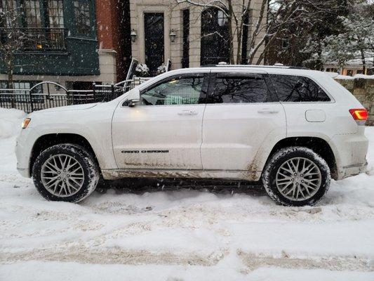 New set of tires for my Grand Cherokee just in time for the snow. Great service from Lucas Tire. AAA+++