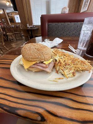 Breakfast sandwich with hash browns