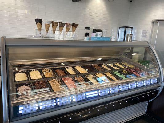 Ice cream bar that you customize with toppings