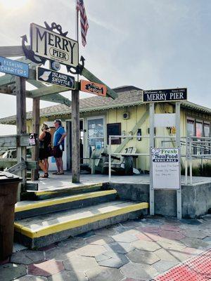 Pier shop