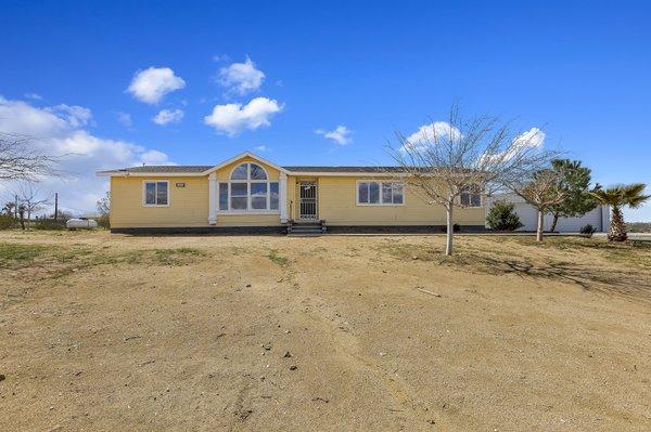 Manufactured home with detached metal garage in Phelan, CA