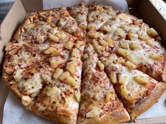 Lg pineapple pizza