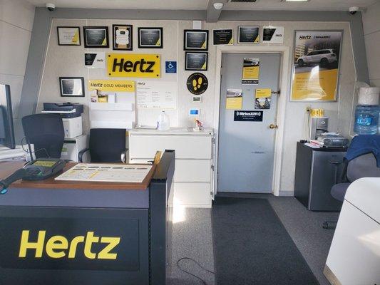 Hertz Car Rental -  Pottstown - East High Street HLE