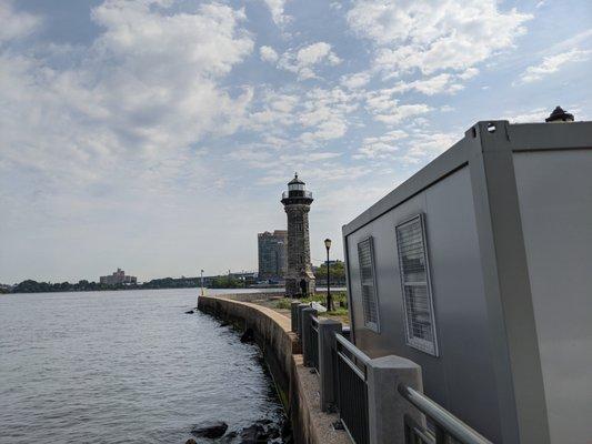 Roosevelt Island Lighthouse, peeking around the construction site