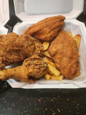 Two-piece fried chicken and catfish combo. Crispy An excellent flavor