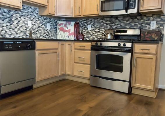 Upgraded kitchens! Granite countertops, glass tile backsplash, open kitchen floor plan, stainless appliances. Beautiful!!