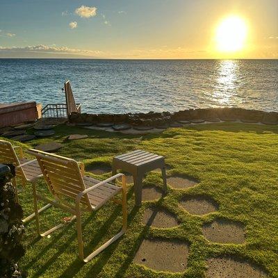 Beautifully maintained grounds at Kaleialoha!