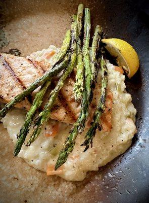 Salmon with risotto and asparagus