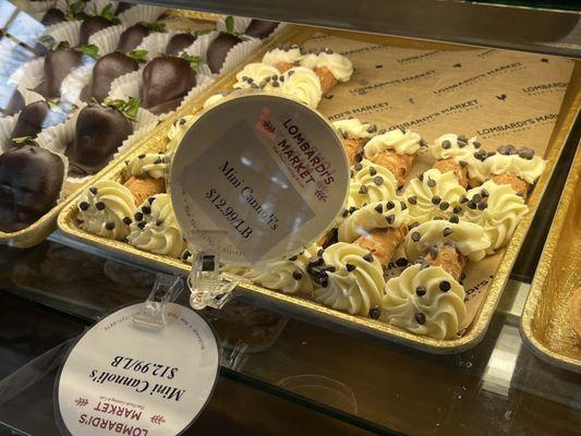 So good and fresh -- mini cannoli w/chocolate chips