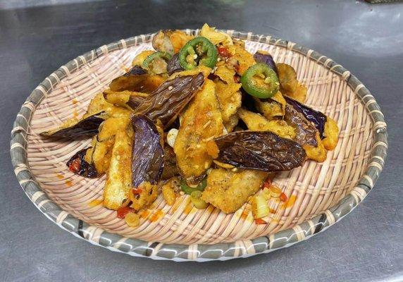 Dry-fried sliced eggplant
 干煸茄条