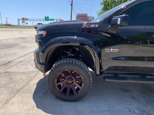 Fuel rims bushwacker flares