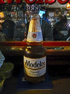 Modelo Especial Pilsner-Style Lager 12oz Bottle $5.00 (10/21/21). @TheSceneNorthHollywood #NorthHollywood #SFV #DiveBar #Beer