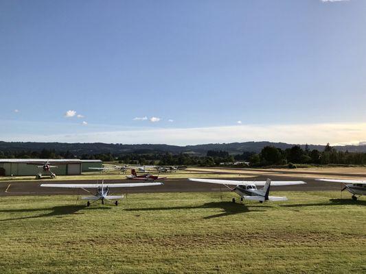 An absolutely fantastic setting for this Airpark in rural Hillsboro, OR.