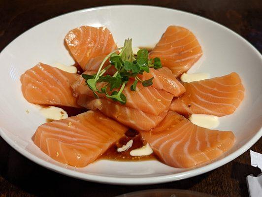 Salmon carpaccio