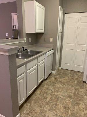 Kitchen 1BR unrennovated