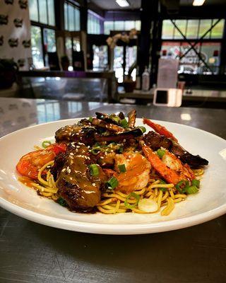 Drunken Shrimp + Lamb Chop garlic Noodles