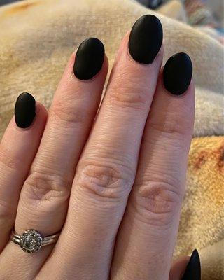 Almond shape Full set with dip powder (SNS) in matte black by John