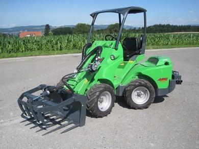 2000 lb. capacity,  Diesel powered,  Rubber turf tires,  Grapple Forks, and Bucket