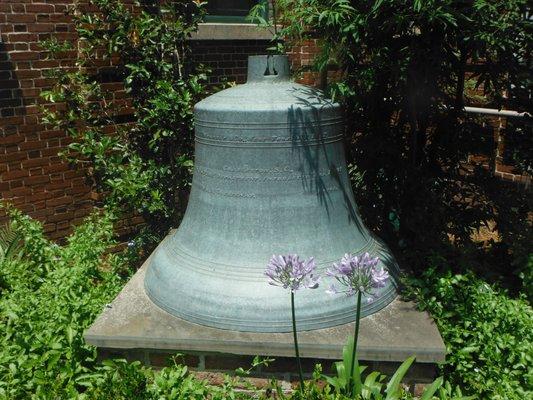 Courtenay Square - Bell