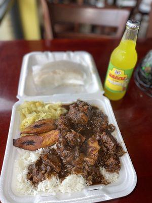 Food is amazing and flavorful I really enjoyed my oxtail plate