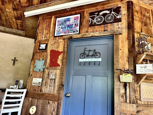 Delightful bicycle dining!  But you don't have to have a bike to enjoy!