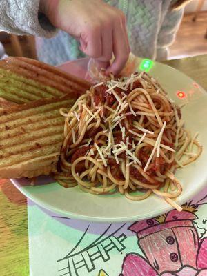 Kids spaghetti with marinara