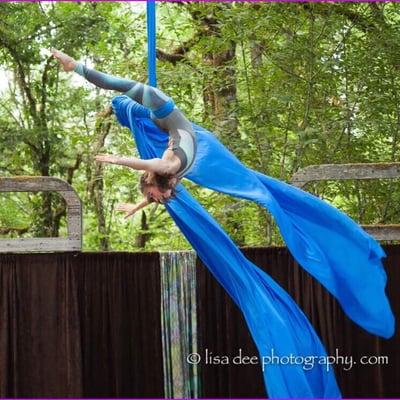 Aerials silks A Wise from the Girl Circus SCIENCE show