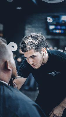 WALK-IN WELCOME BOOK APPOINTMENTS @ SIGNATUREBARBERING.COM