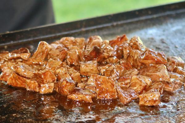 The steak had that signature hibachi taste of soy-teriyaki mingled with creamy butter and a drizzle of sesame oil - hot & juicy.