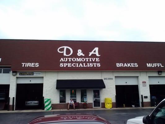 D & A Automotive on Lynnhurst with entrance off of Allied Blvd. Across street from 8 seconds saloon.