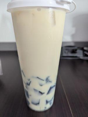 Jasmine milk tea w butterfly pea jelly