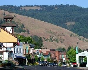 Located in beautiful downtown White Salmon Washington!