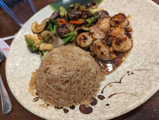 Hibachi Plate w/ steaks and scallops